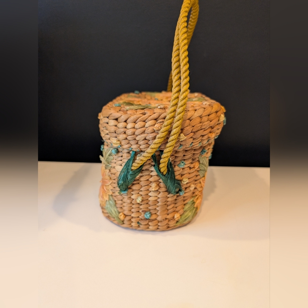 Vintage Hand-Made Woven Handbag - Picture 4 of 9